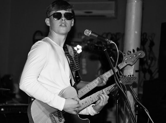 Max Thornhill in sunglasses at the mic, Telecaster in hand